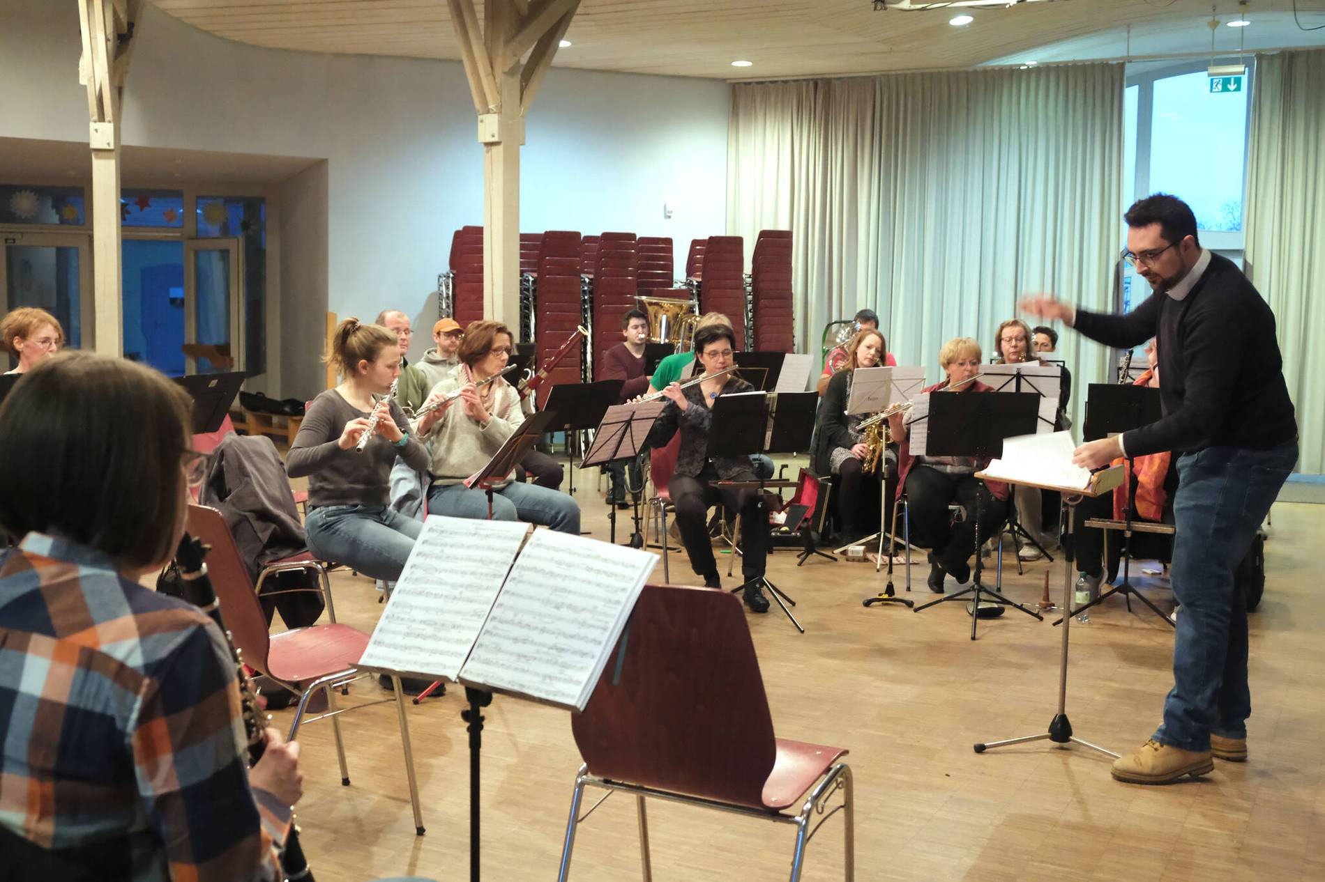 Enrique Carlsson probt mit „Brass in Concert“ für das Frühjahrskonzert.  Foto: Ilgner Detlef (ilg)